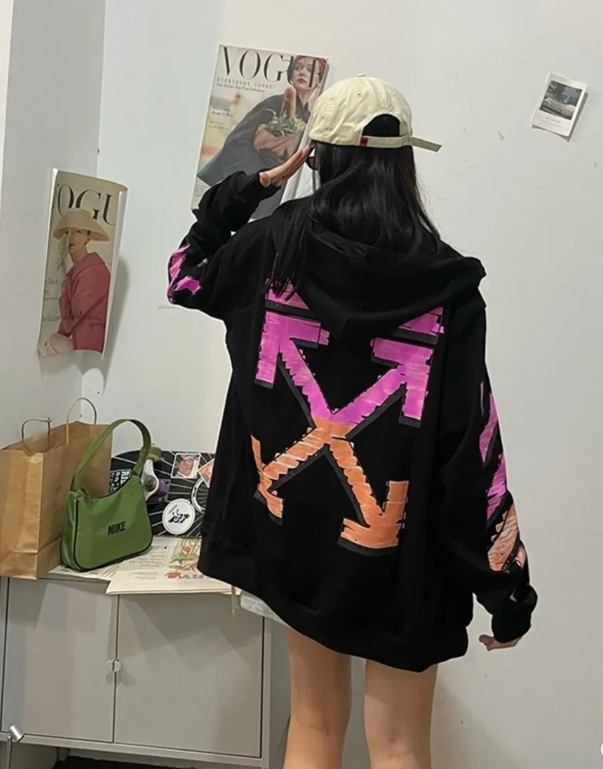 ♻️💯Upper body reference model picture❤️ Top tested version OFFWHITE OW marker purple orange graffiti arrow same style pure cotton loose pullover round neck zipper jacket sweatshirt for male and female couples The craftsmanship of this model can be said to be very difficult. There is a direct comparison between our home and many versions on the market. You can more clearly distinguish between good and bad just by looking at the prints. This printing uses Kornit's digital direct-injection process. The entire printing effect is like drawing lines with a marker pen. The imitation effect can achieve the same visual effect as the real thing. The main reason is that the color transition of this printing is too small, which makes it impossible to directly copy the pattern when scanning. The image must be manually enlarged more than 40 times, and then adjusted bit by bit to add a soft color (white) effect. The fabric is made of 480g large fish scale pure cotton terry dyed in a vat, which is a big launch and has a full drape. Full set of customized accessories, washed, labeled. Guaranteed to be the top product on the market.  Color: Black Size: XS-L Size Chart